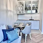 White Glove Prestige Nad Zatoka Jezioro Ukiel Apartment
